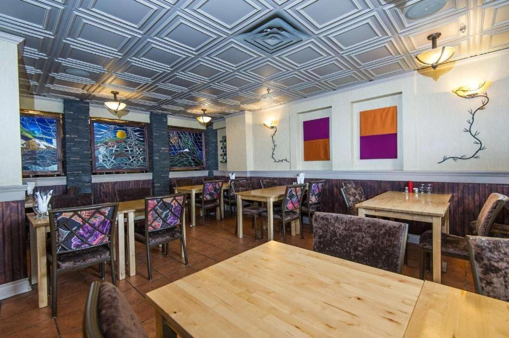 Coast High Country Inn Whitehorse Buitenkant foto